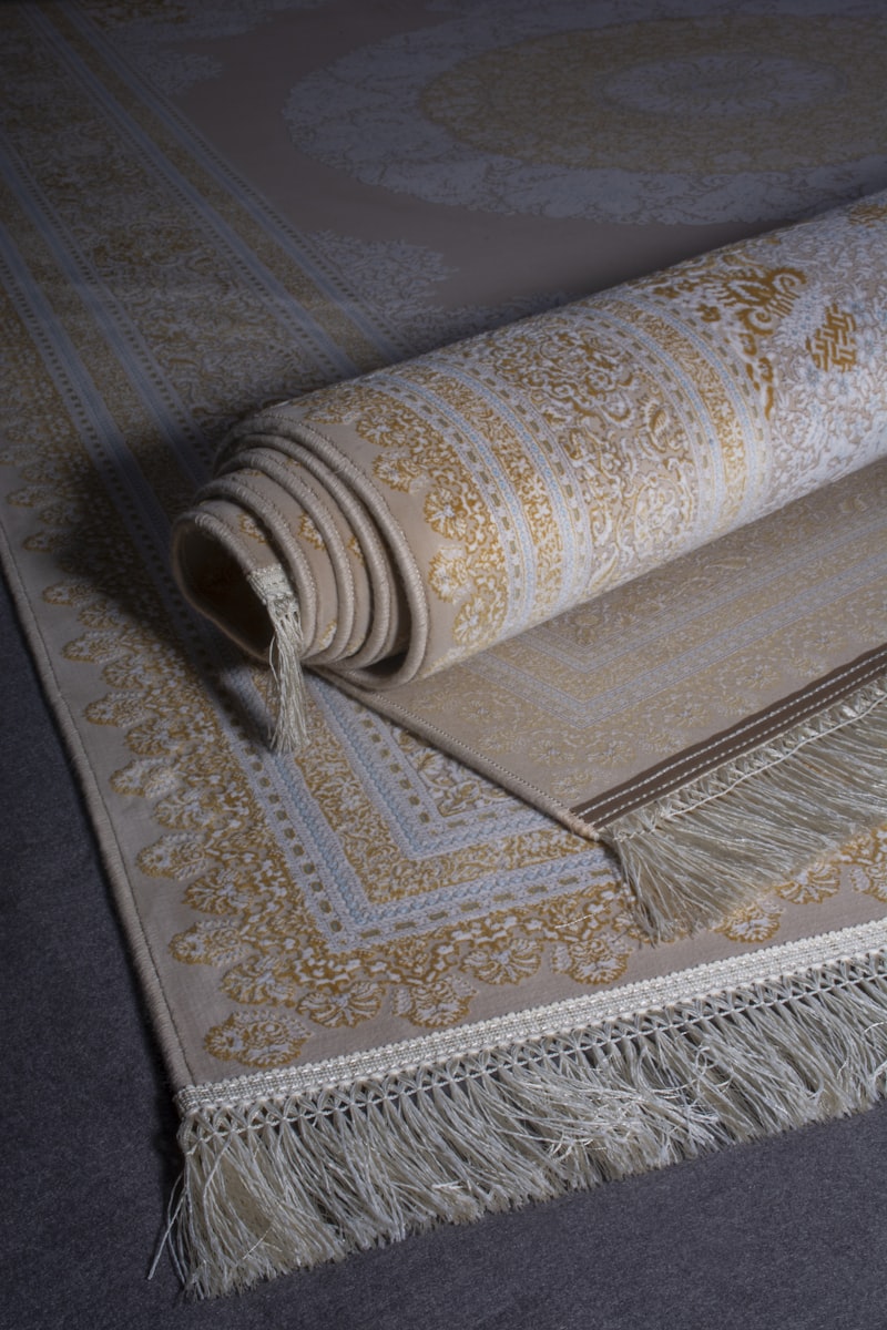 Handwoven Indian carpet and rug sourcing