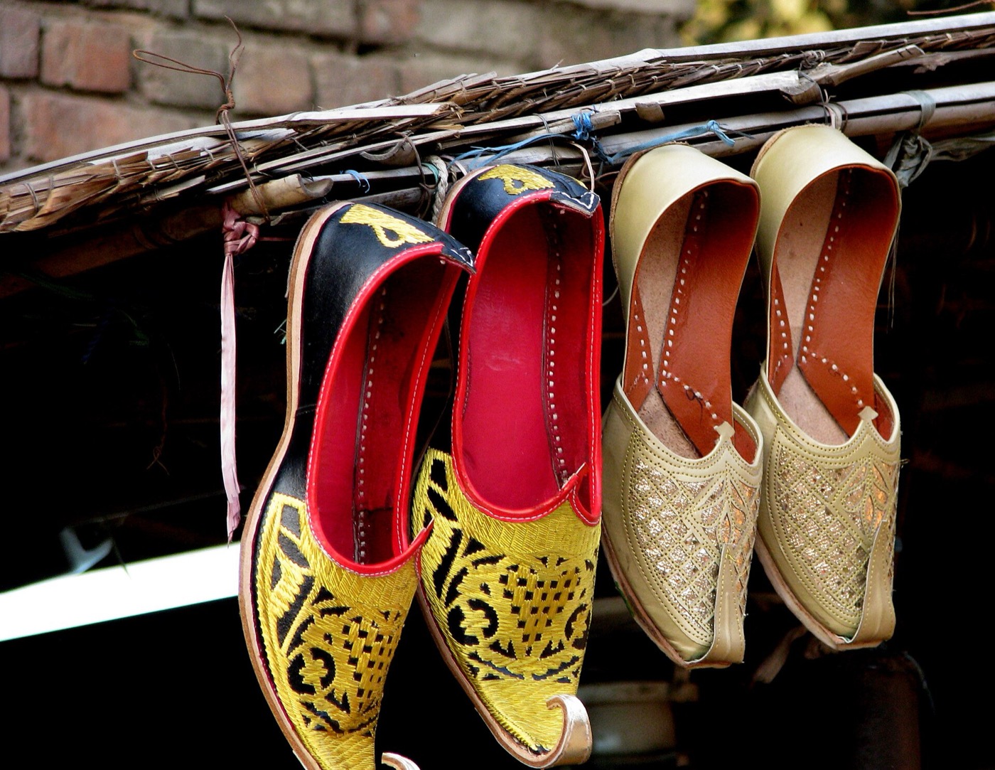 Handcrafted Indian leather jooties with embroidery — Rajasthani mojari footwear